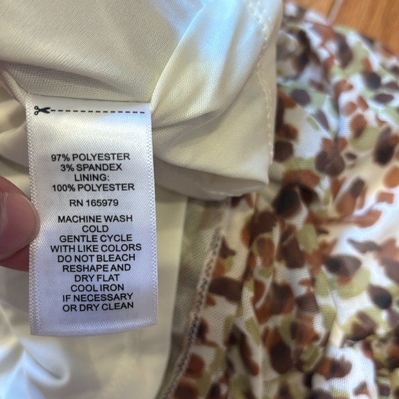 Cable & Gauge Rouched Fun Print Top Womens Size XS NWT - Picture 4 of 4